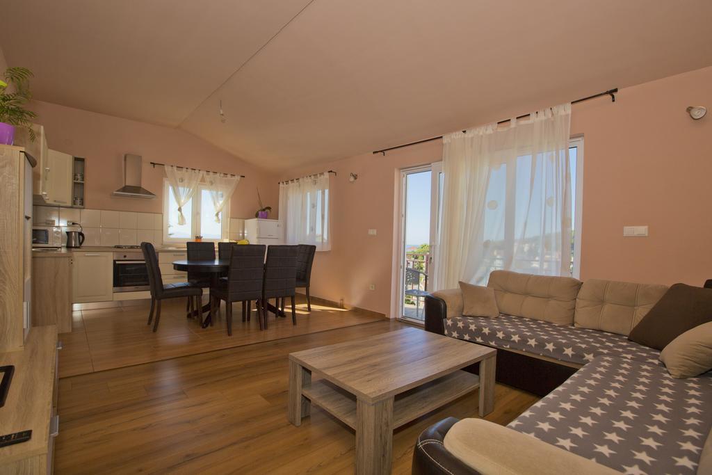 Apartmani Vini Хвар Экстерьер фото