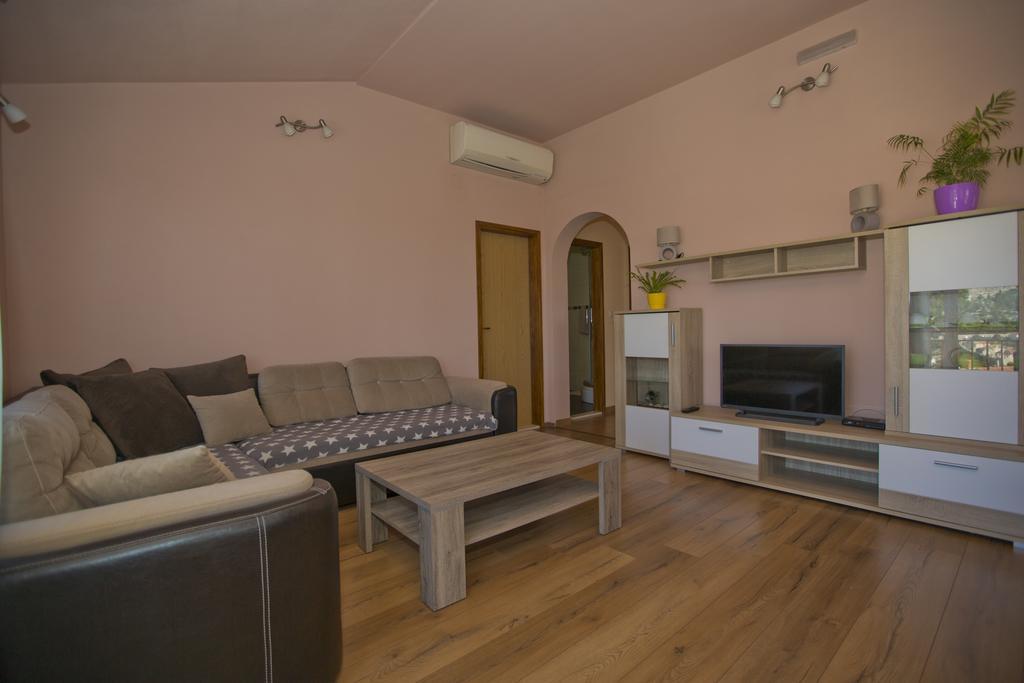 Apartmani Vini Хвар Экстерьер фото